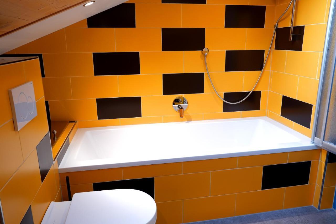 Ferienwohnung 100qm - super Lage - Südterrasse - riesige Küche Naturns Exterior foto