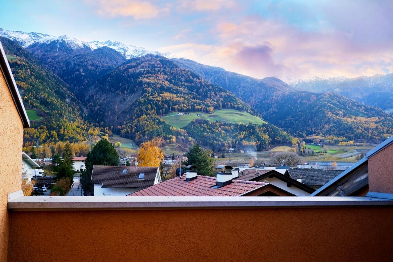 Ferienwohnung 100qm - super Lage - Südterrasse - riesige Küche Naturns Exterior foto